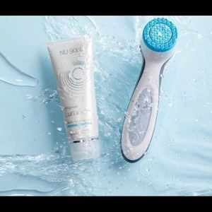 Lumi spa facial device with charger- not cleanser as pictured